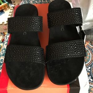 New with box and tags vionic sandals